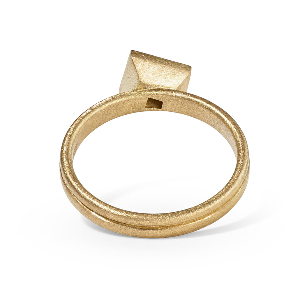 Details of a salt and pepper diamond ring by contemporary jewellery designer, Sarah Straussberg