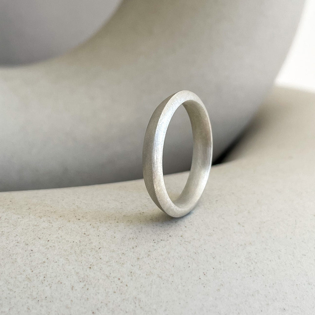 4mm wedding ring by contemporary jewellery designer, Sarah Straussberg