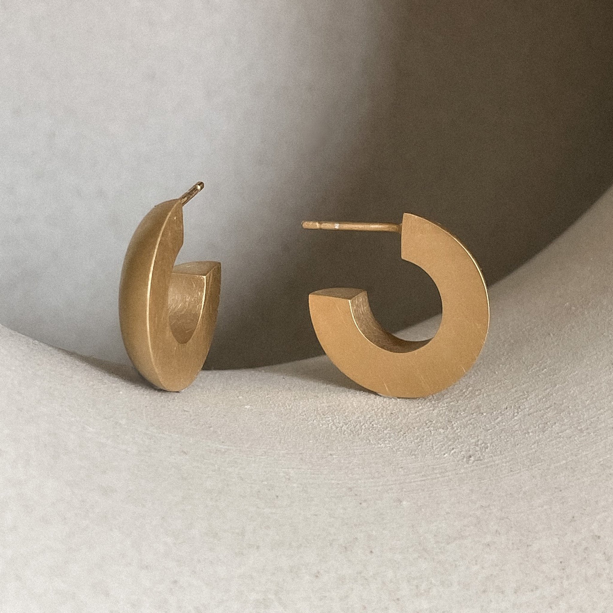SARAH STRAUSSBERG Ivana Bangle Fine シルバー（Chunky Ivana